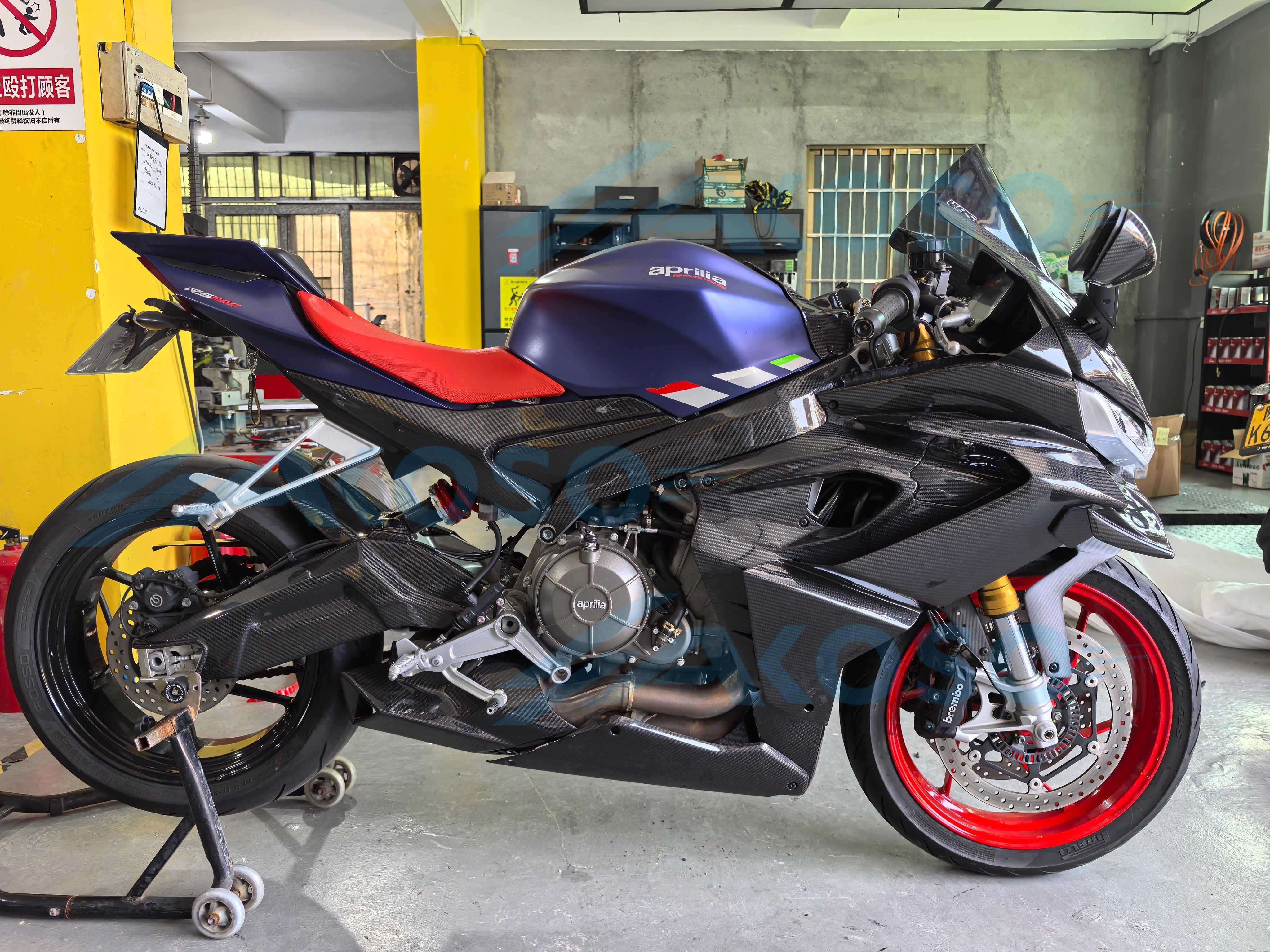 Carbon Fiber Belly Pan Fairings for Aprilia RS660 (2021–2024) | View 2 | ZOOMVIBE