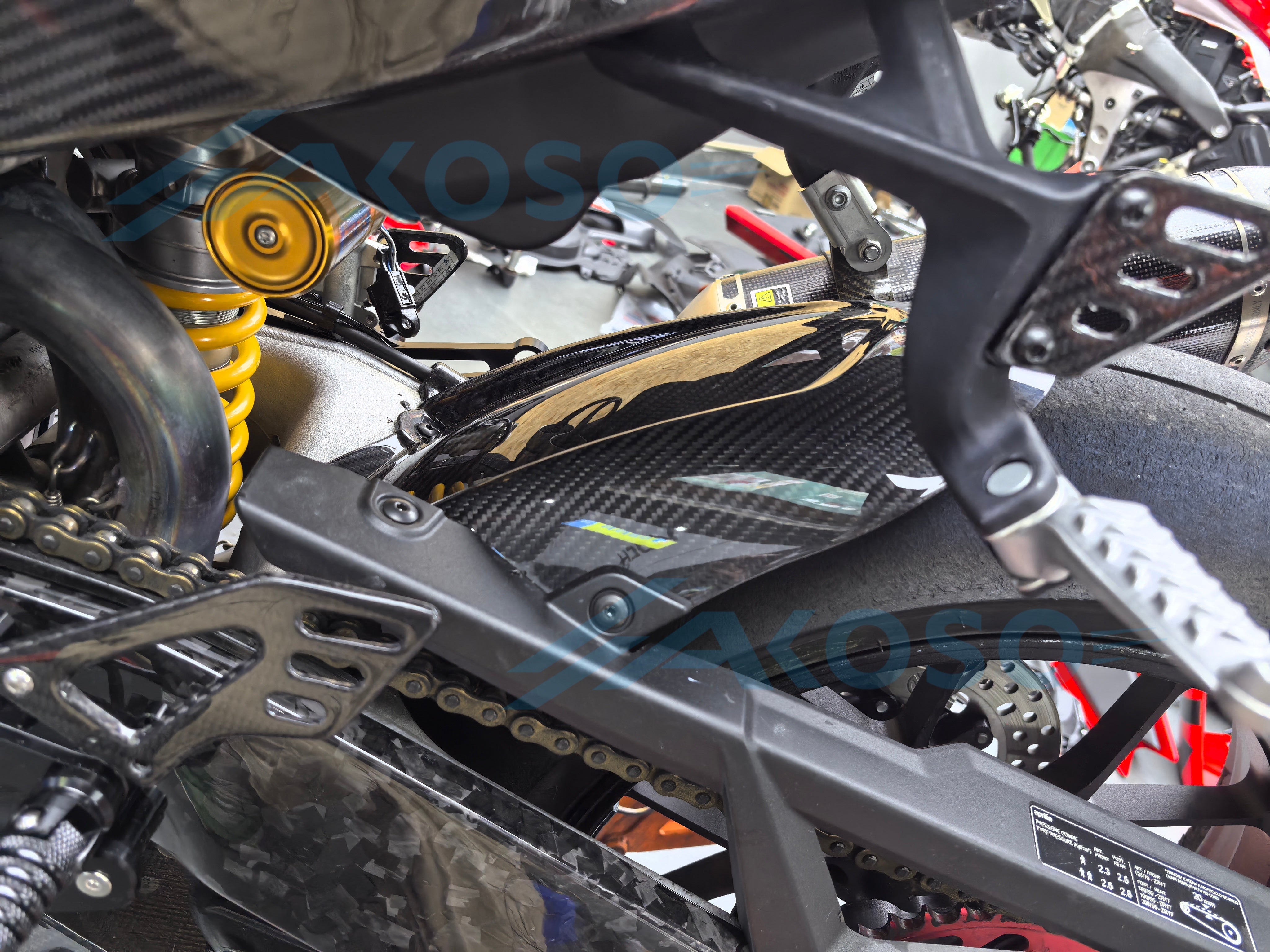 Carbon Fiber Rear Fender for Aprilia RSV4 / Tuono V4 (2021+) | View 2 | ZOOMVIBE