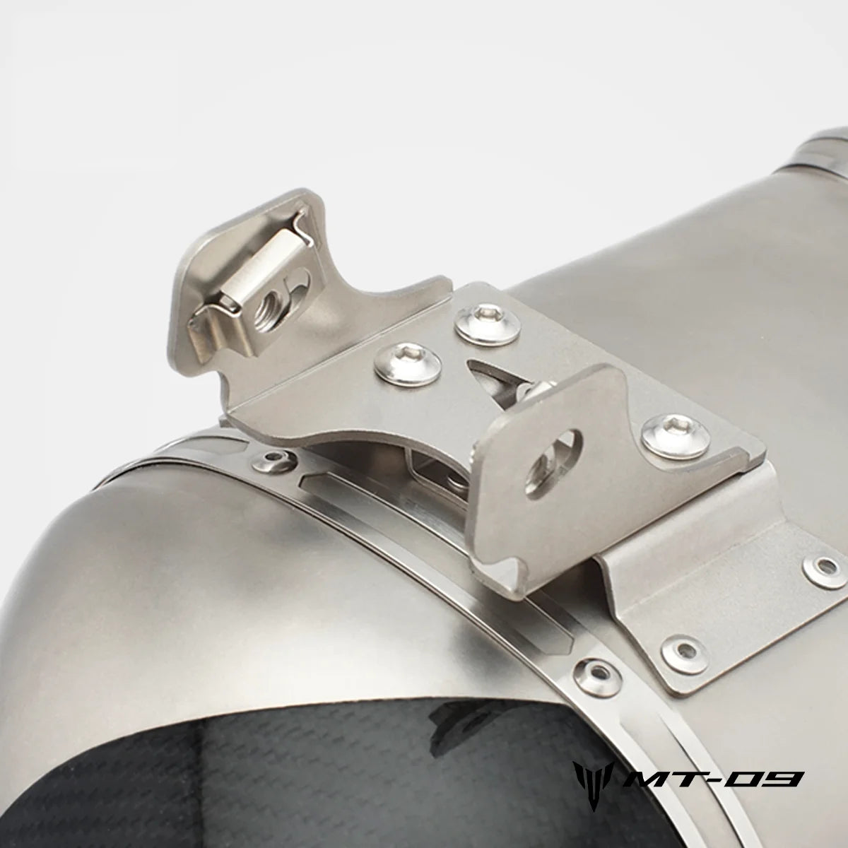 Yamaha MT-09 clean muffler mounting bracket detail