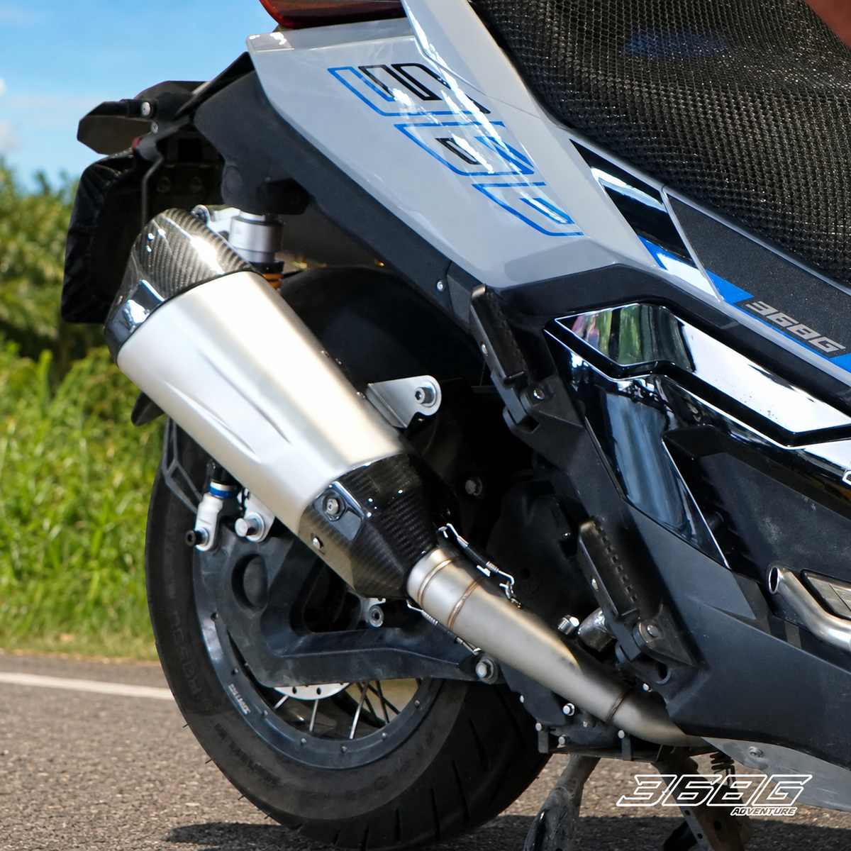 ZONTES 368G clean carbon-end slip-on exhaust installed outdoors