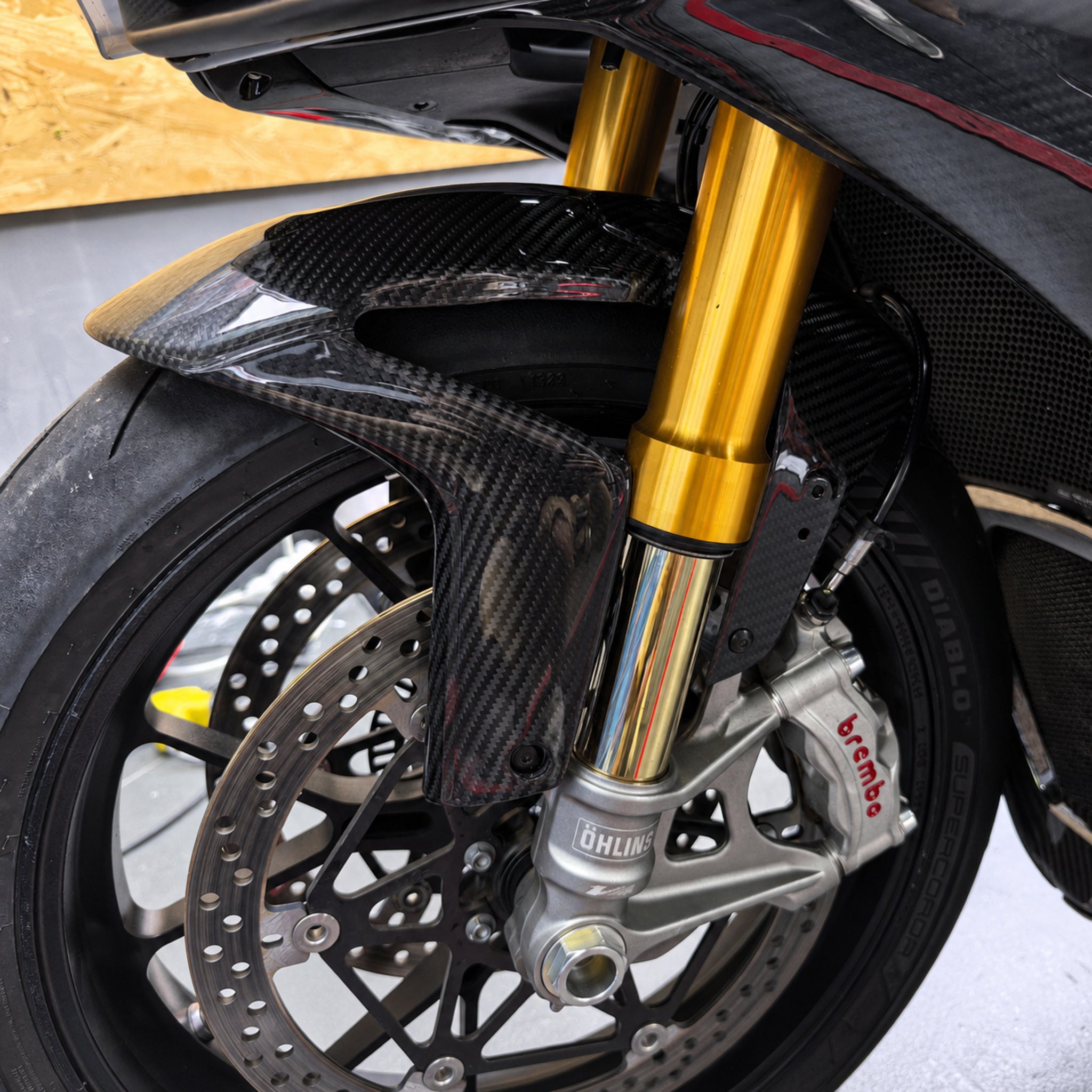 Carbon Fiber Front Fender for Aprilia RSV4 / Tuono V4 (2021+) | View 2 | ZOOMVIBE